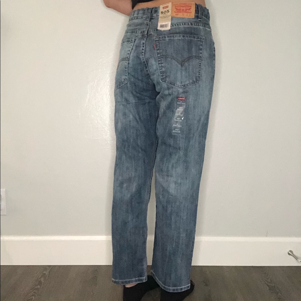 505 levi’s regular straight leg medium wash jeans